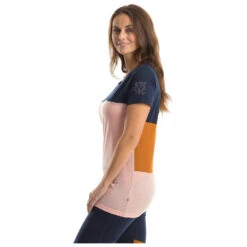 Stoic Women's MerinoMesh150 BensjonSt. II T-Shirt - Merino Shirt 12 Stoic Women's MerinoMesh150 BensjonSt. II T-Shirt - Merino Shirt -Stoic Store stoic womens merinomesh150 bensjonst ii t shirt merino shirt detail 11